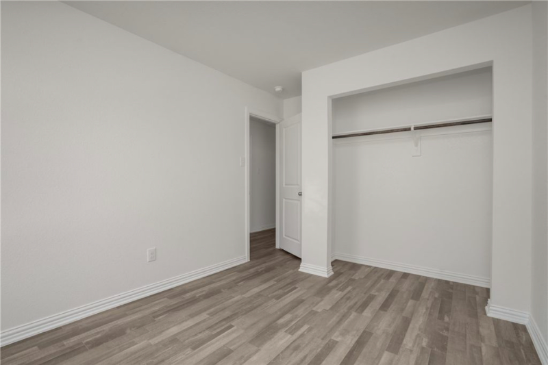 1123 N 13th St #B - Photo 6 of 6