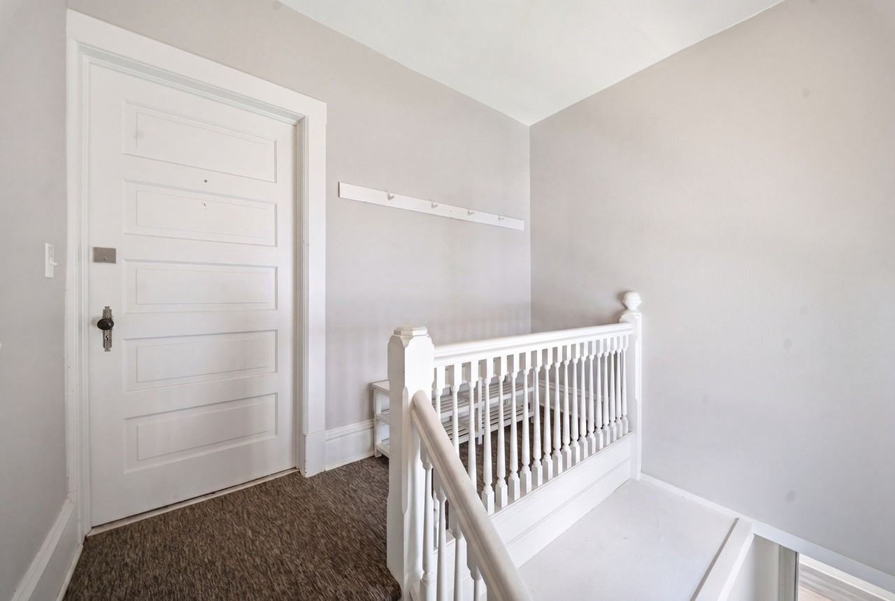 1527 Madison St Ne #2 - Photo 5 of 30