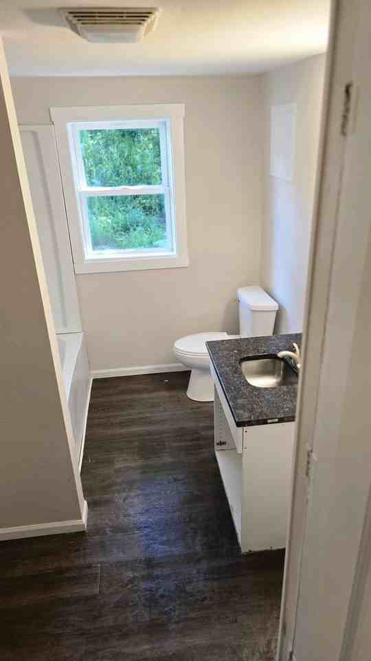 109 S Sawyer St #A3 - Photo 2 of 6