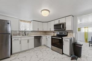 featured image of 307 E Oak St #B