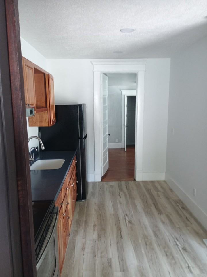 506 S Market St #A - Photo 6 of 14