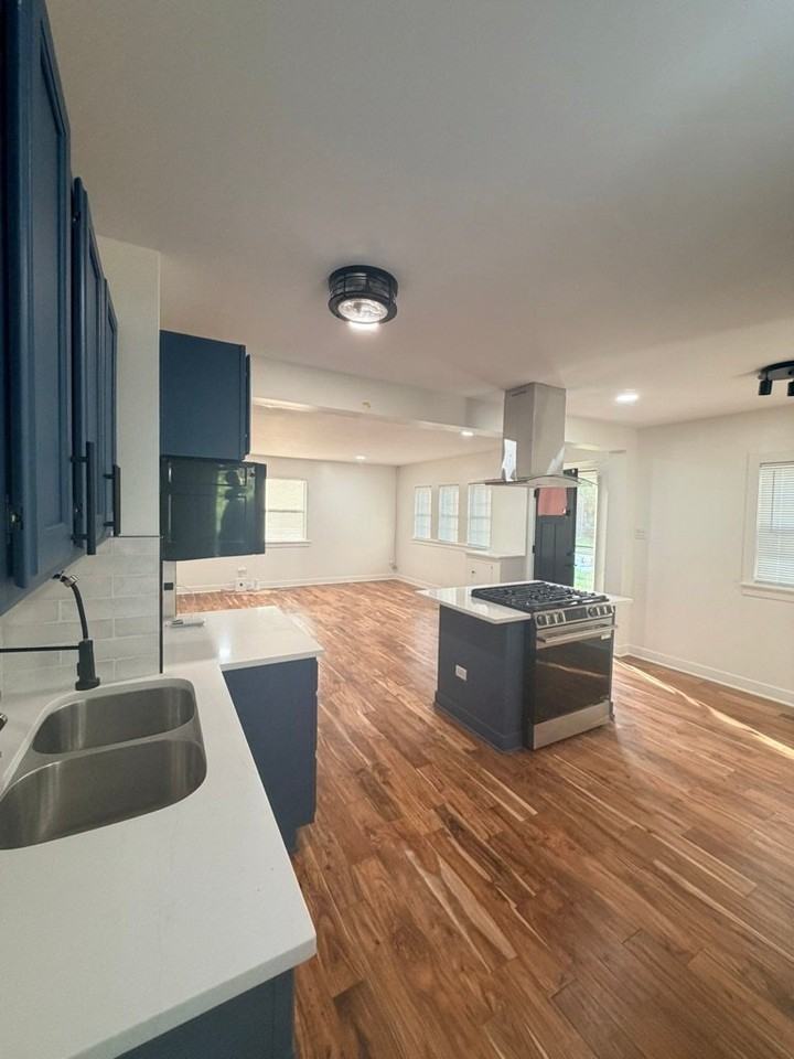 592 Brookline St - Photo 4 of 12