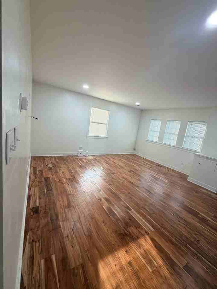 592 Brookline St - Photo 6 of 12