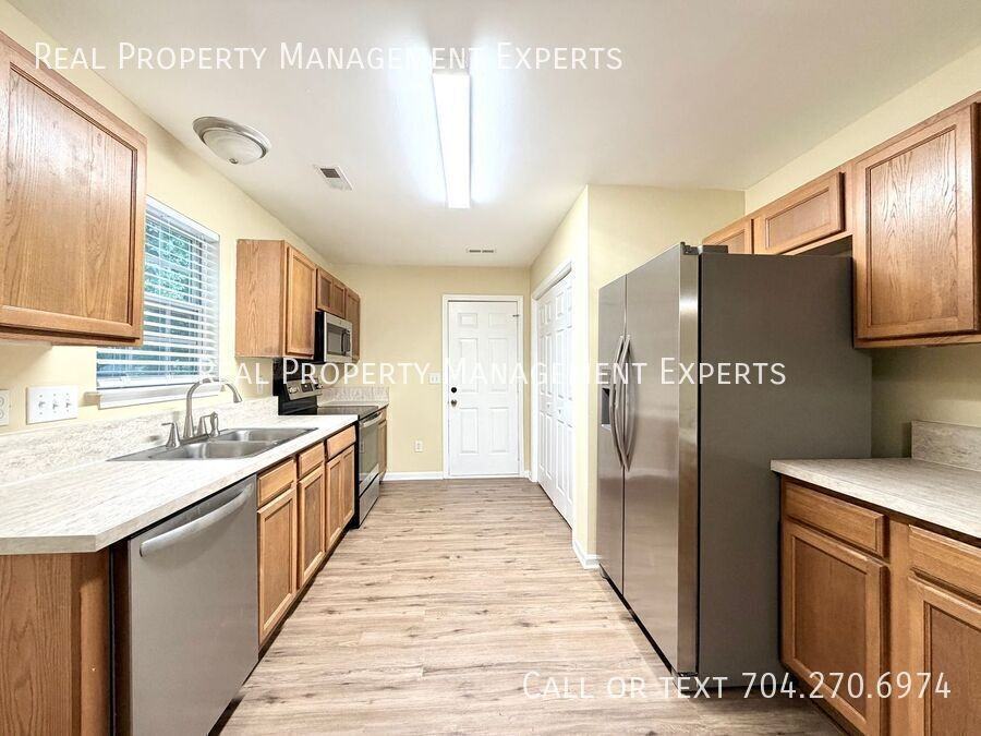 4025 Oakwood Rd - Photo 2 of 14