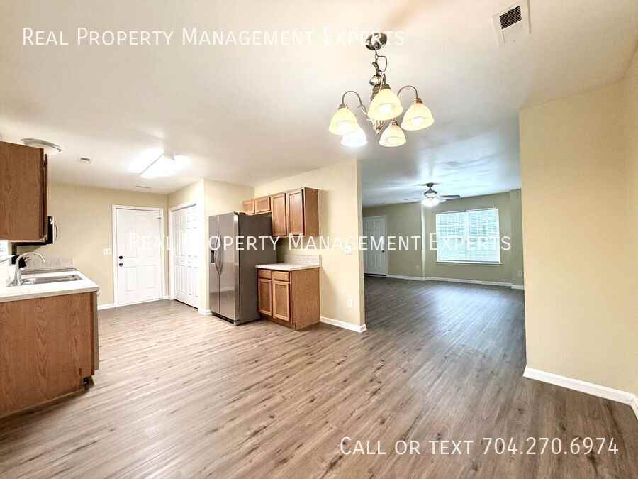 4025 Oakwood Rd - Photo 3 of 14