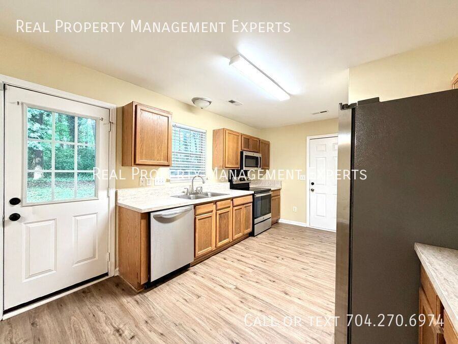 4025 Oakwood Rd - Photo 4 of 14