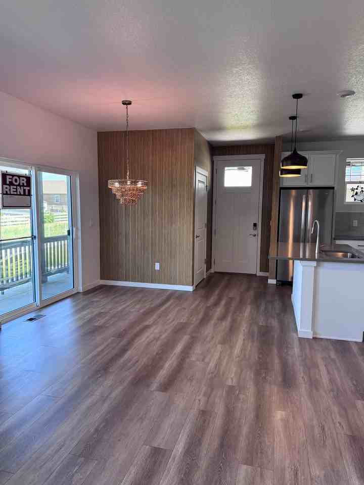 962 Andrews Crest Dr - Photo 4 of 11