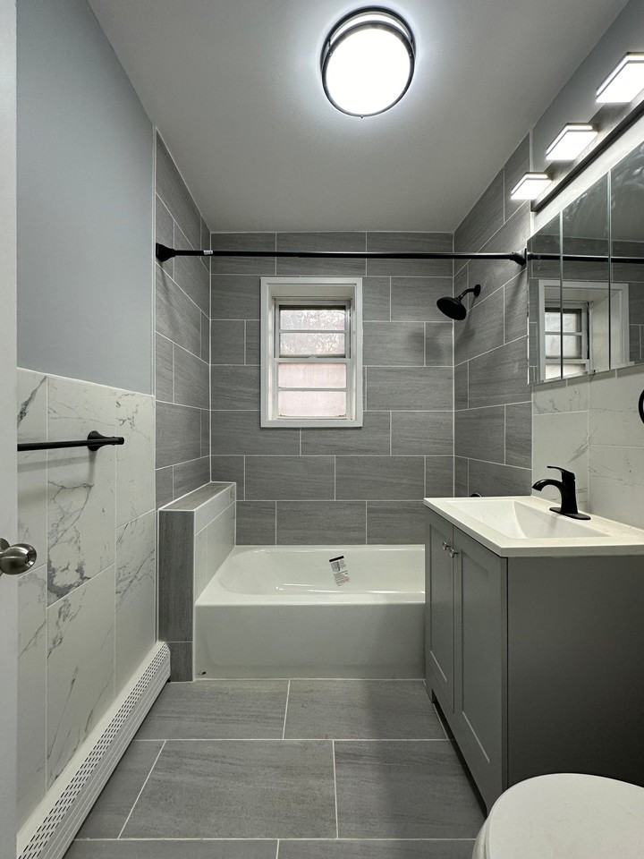 128 E 7th St #104 - Photo 4 of 5