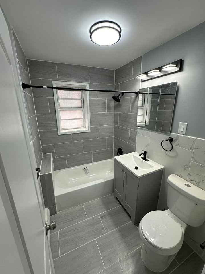 128 E 7th St #104 - Photo 5 of 5