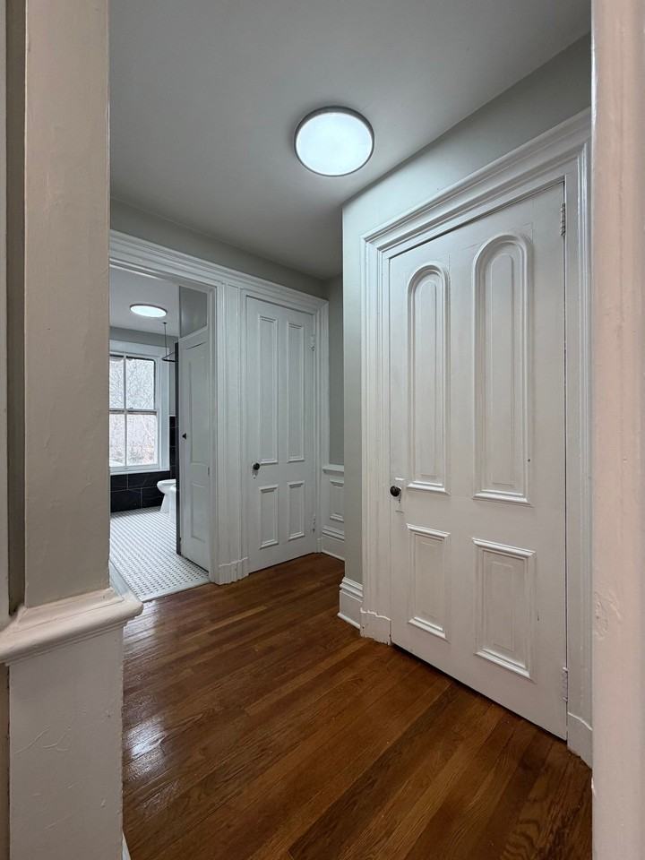 124 E 7th St #3 - Photo 5 of 9
