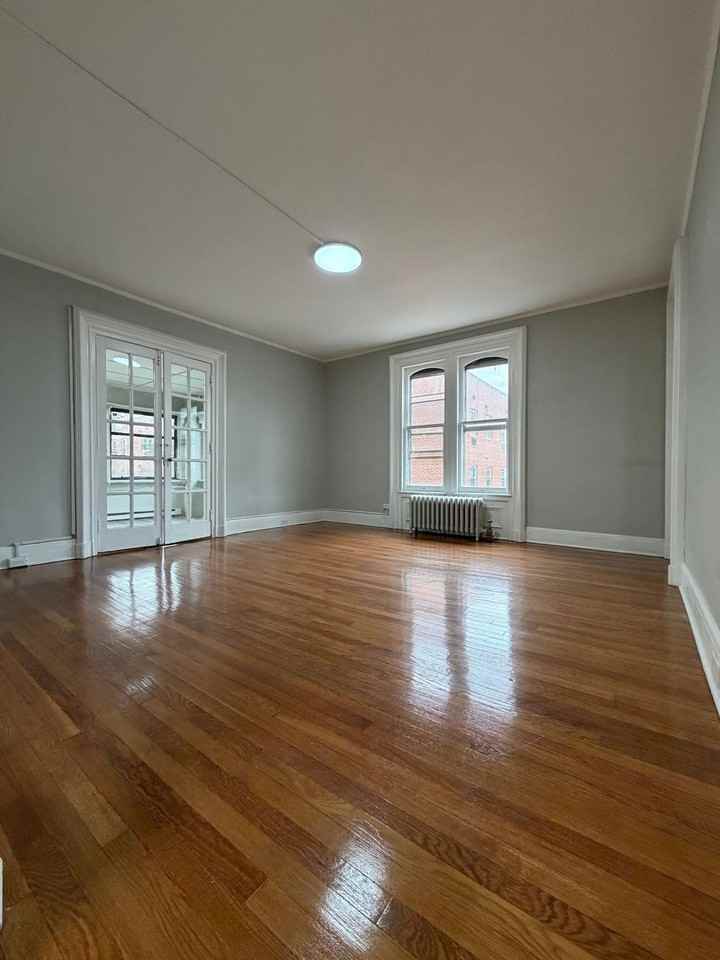 124 E 7th St #3 - Photo 6 of 9