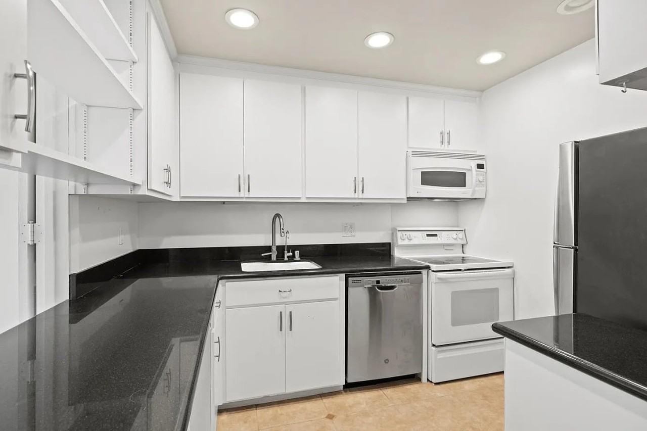 200 Elm St - Photo 3 of 20