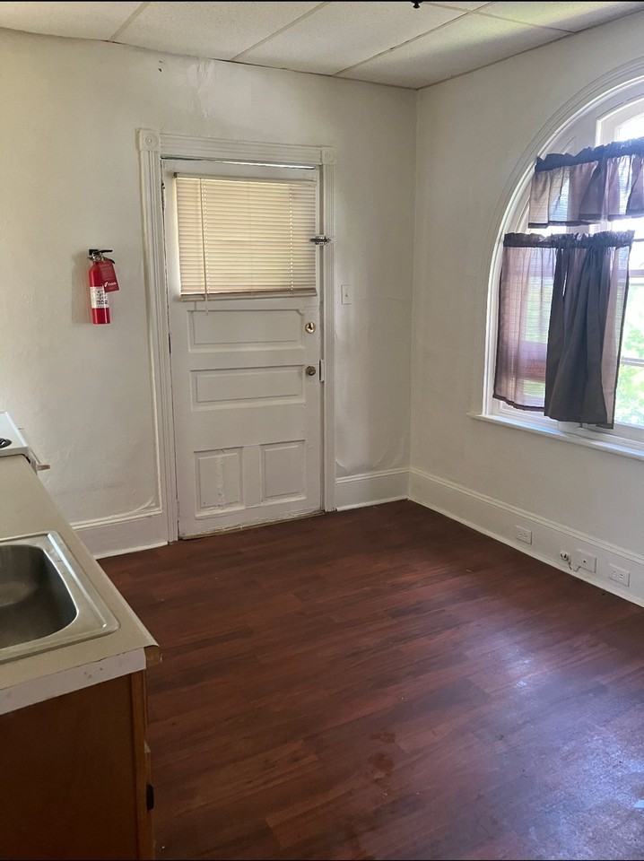 1008 W Main St #1 - Photo 4 of 15