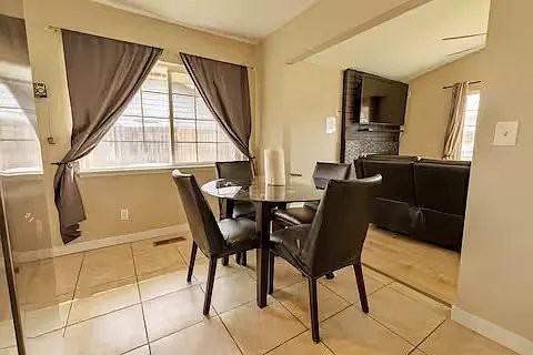 3207 Gregory Ave - Photo 7 of 15