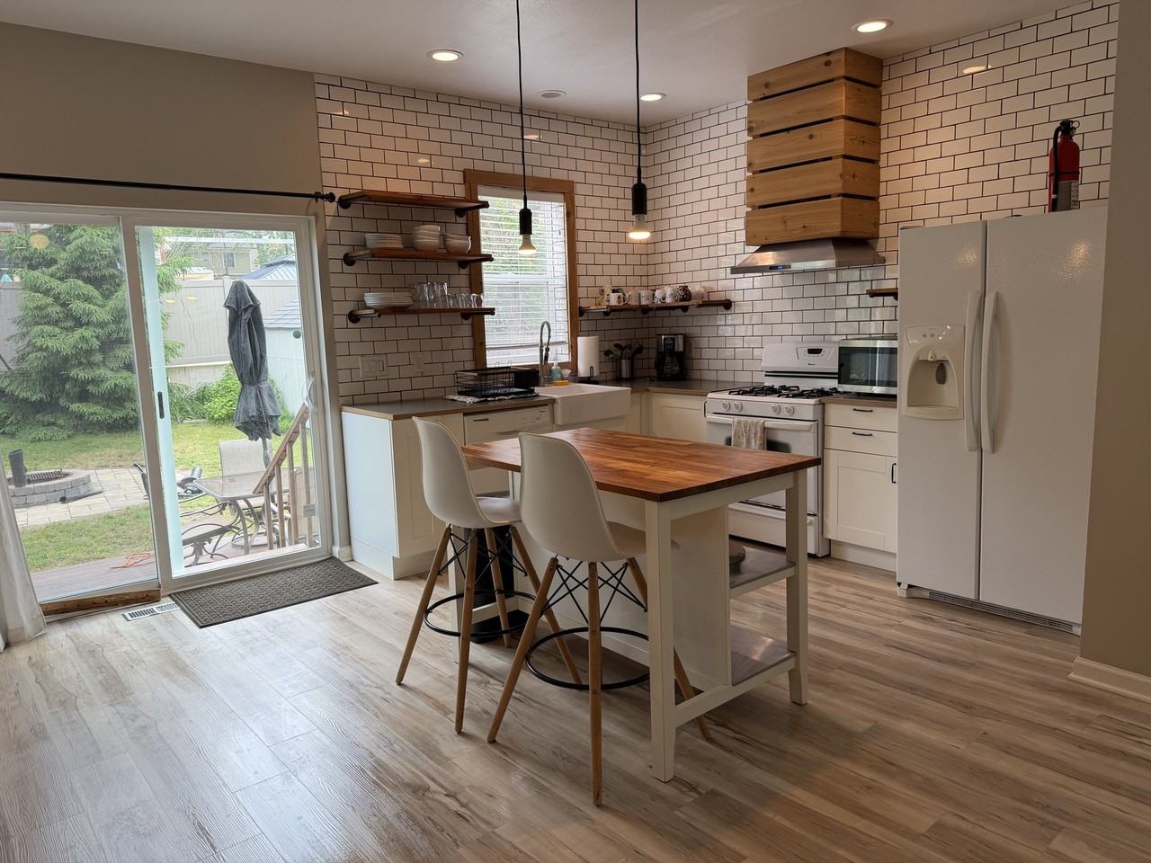 612 Columbus Ave - Photo 2 of 20