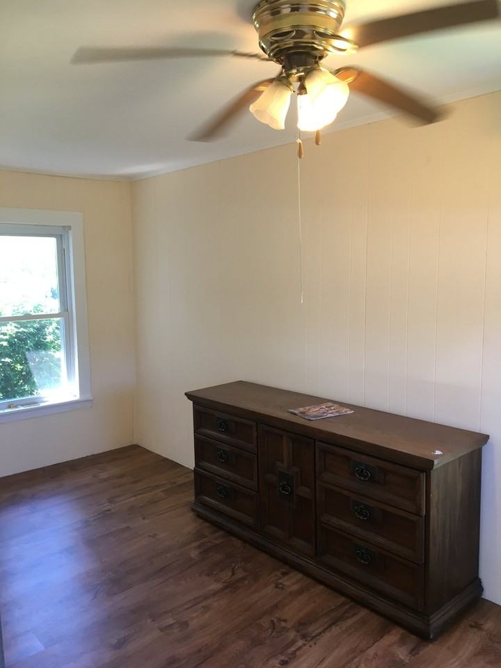 218 Nichols St #B - Photo 3 of 10