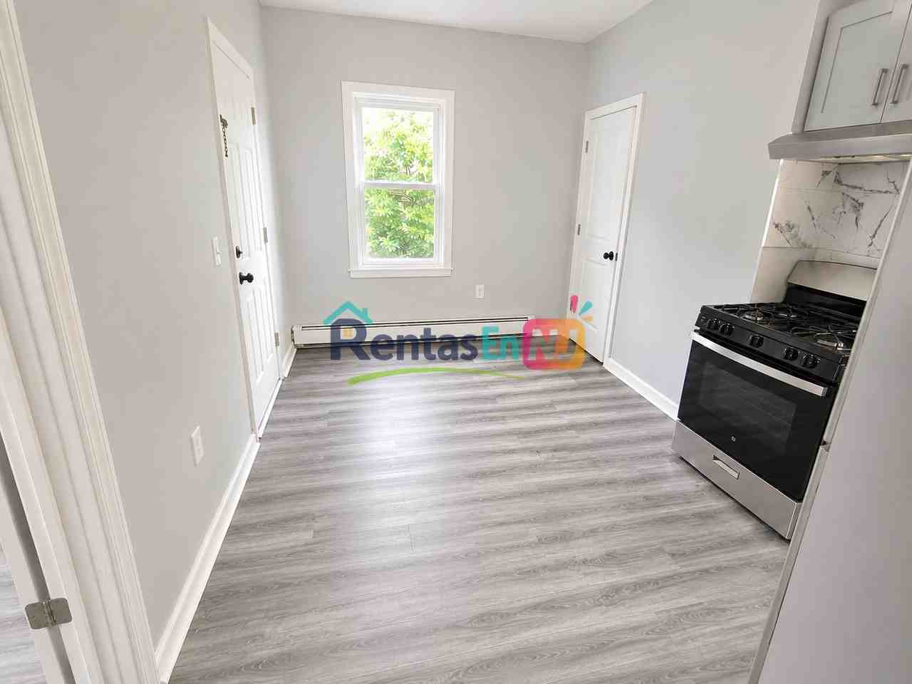 450 S 13th St #3 - Photo 3 of 6