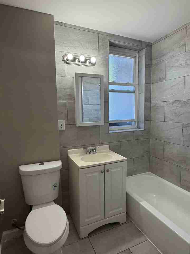 37 Winans St #7 - Photo 3 of 8