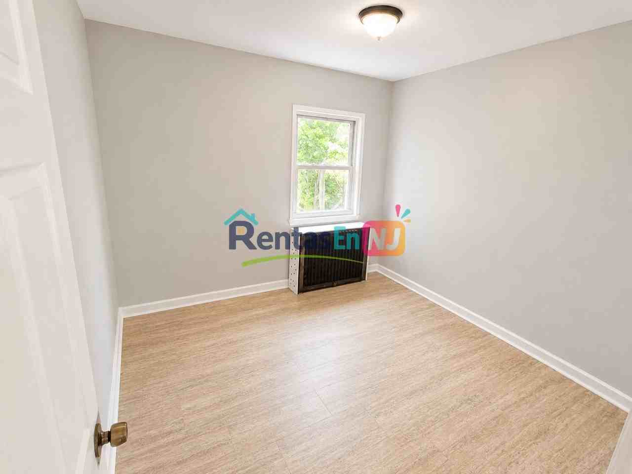 70 Crawford St #15 - Photo 4 of 5