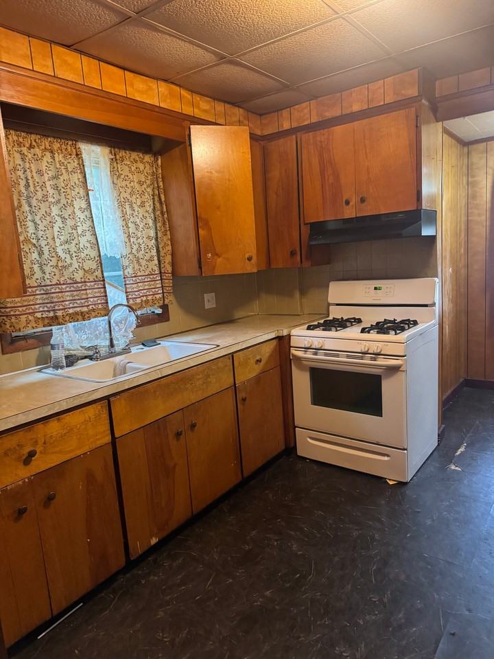 2214 Birch St - Photo 4 of 10