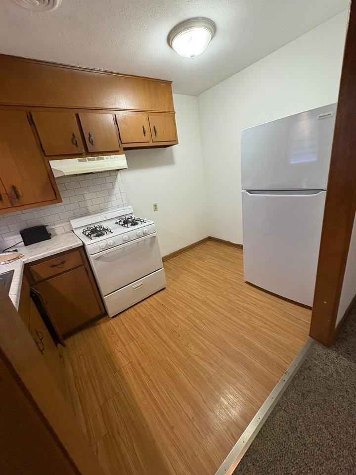 1215 E Elm St #107 - Photo 4 of 6