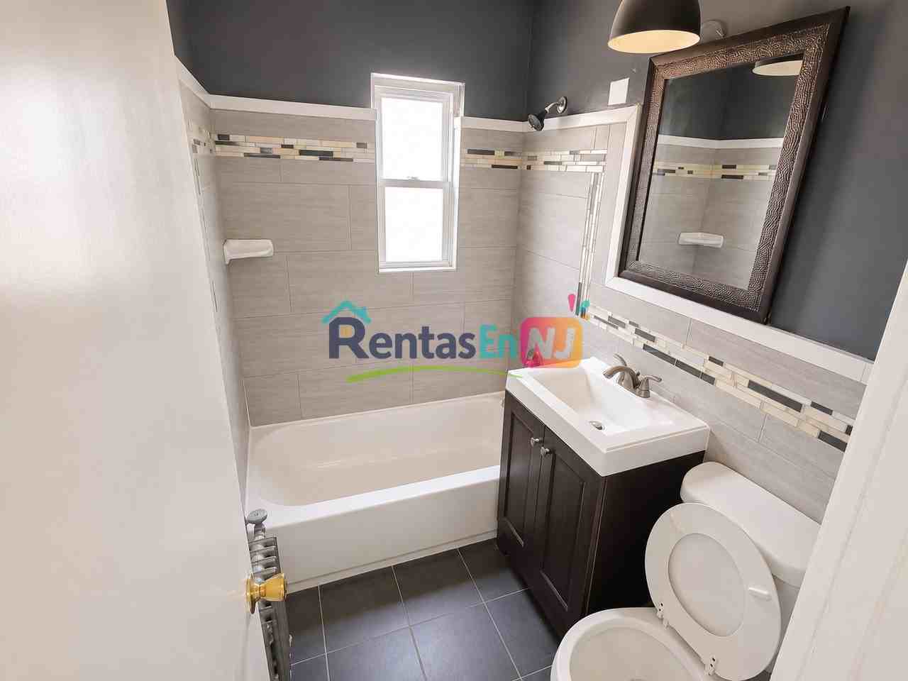 60 Crawford St #8 - Photo 4 of 5