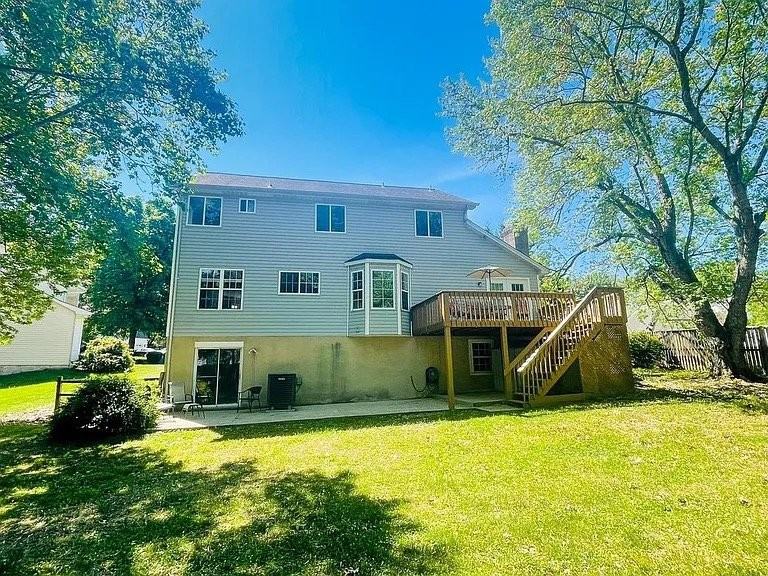 10384 Chamberlin Ct E - Photo 2 of 19