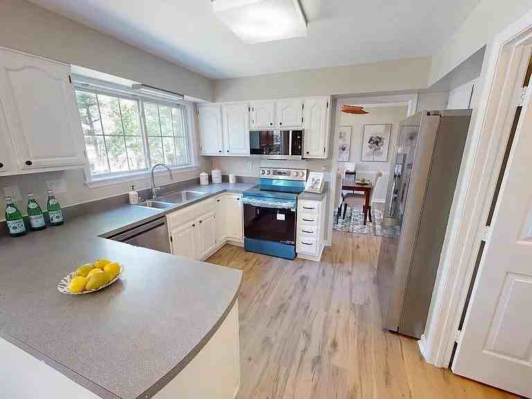 10384 Chamberlin Ct E - Photo 3 of 19