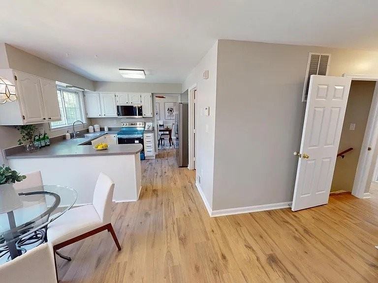 10384 Chamberlin Ct E - Photo 5 of 19