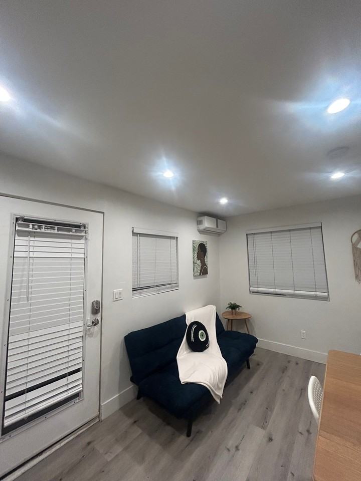 8549 1st St - Photo 2 of 7