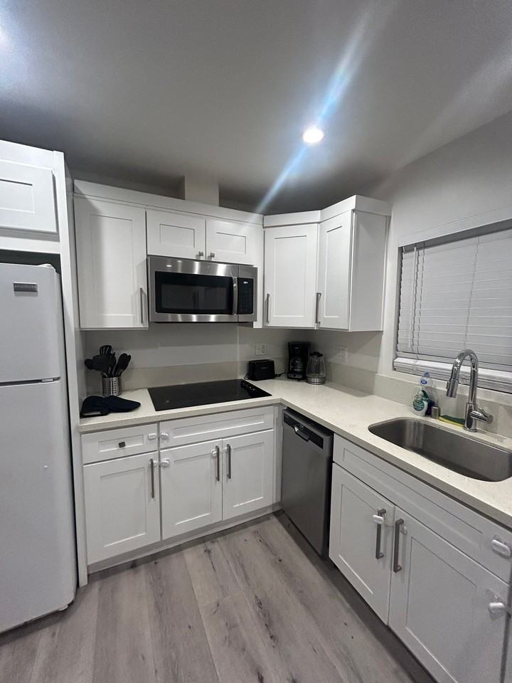8549 1st St - Photo 5 of 7