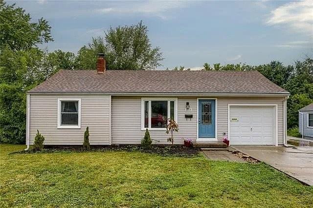 2815 Ne 56th St - Photo 2 of 5