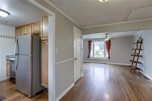 2815 Ne 56th St - Photo 3 of 5