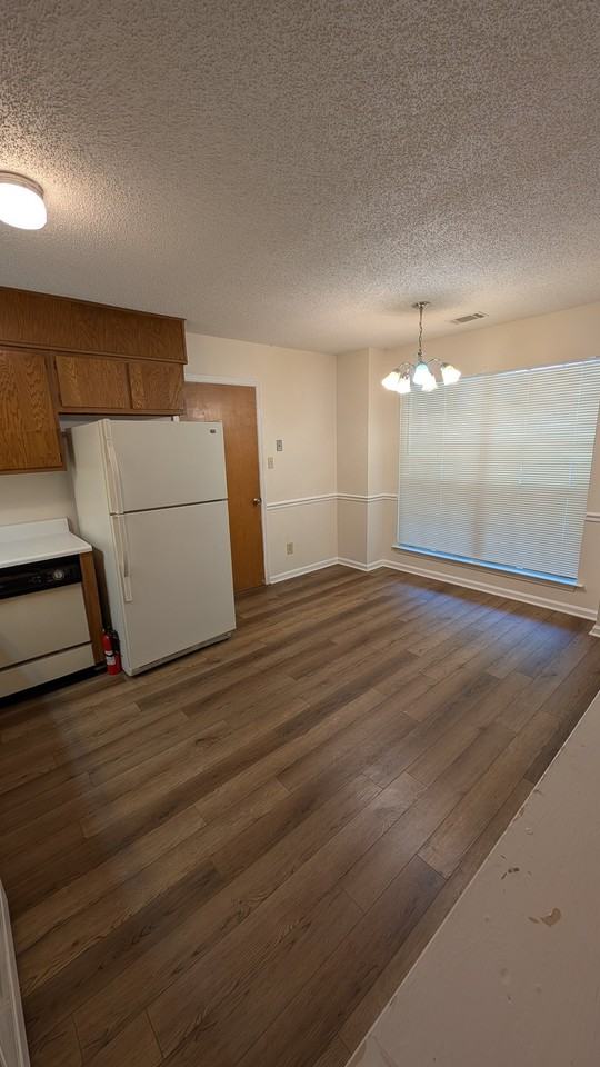 611 S Skinner Ave - Photo 3 of 14