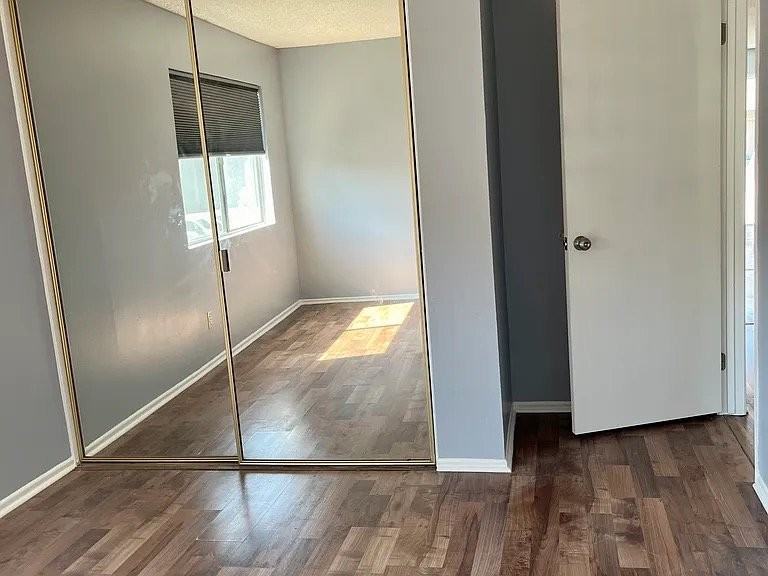 28167 Robin Ave - Photo 3 of 4