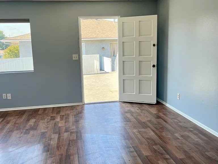 28167 Robin Ave - Photo 4 of 4