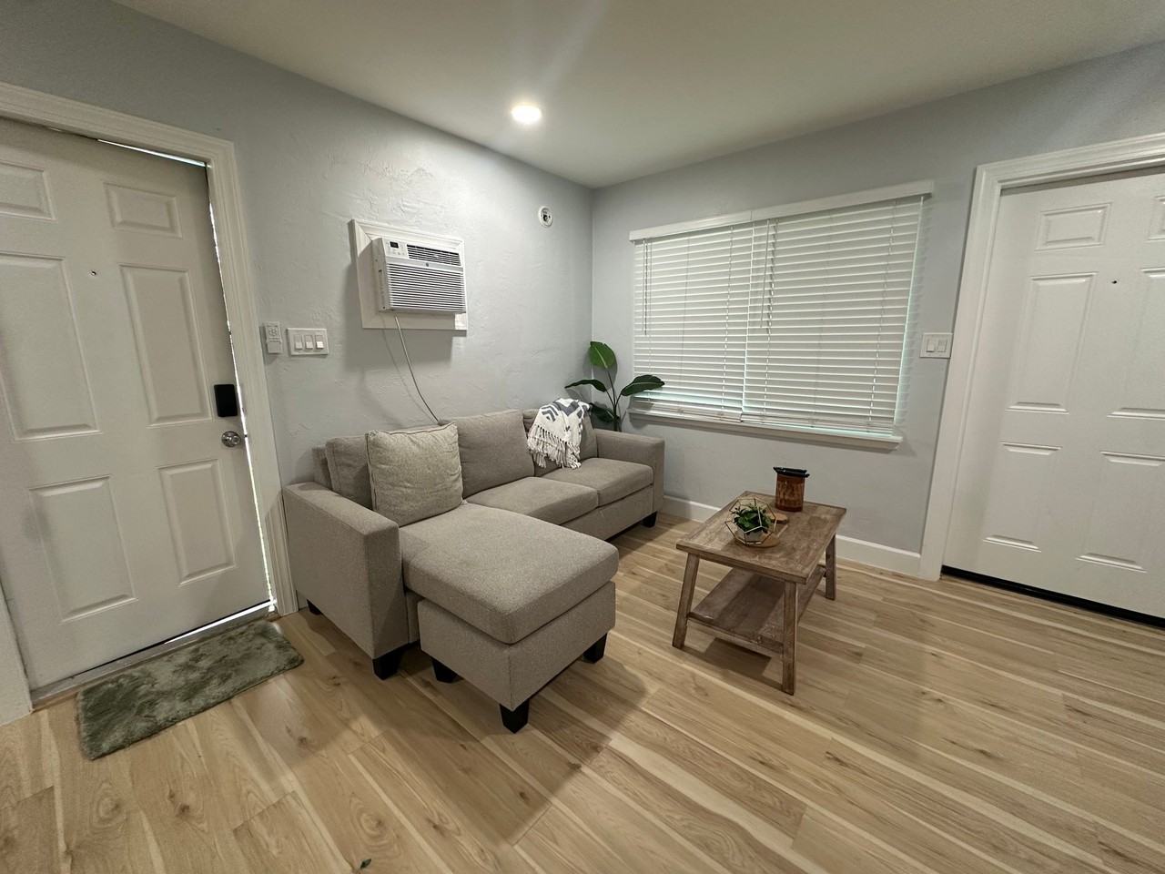300 30Th Ave St N #D - Photo 3 of 5