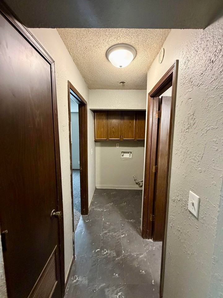 512 E 1st St - Photo 5 of 8