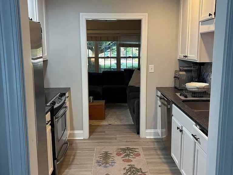 1109 Wake Forest Rd - Photo 5 of 19