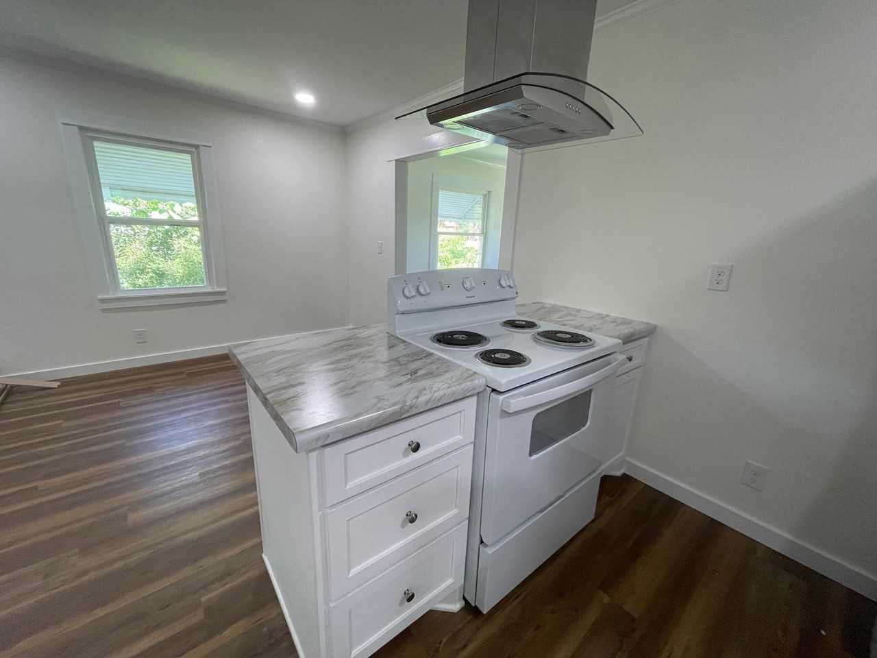 212 7th Ave - Photo 4 of 11