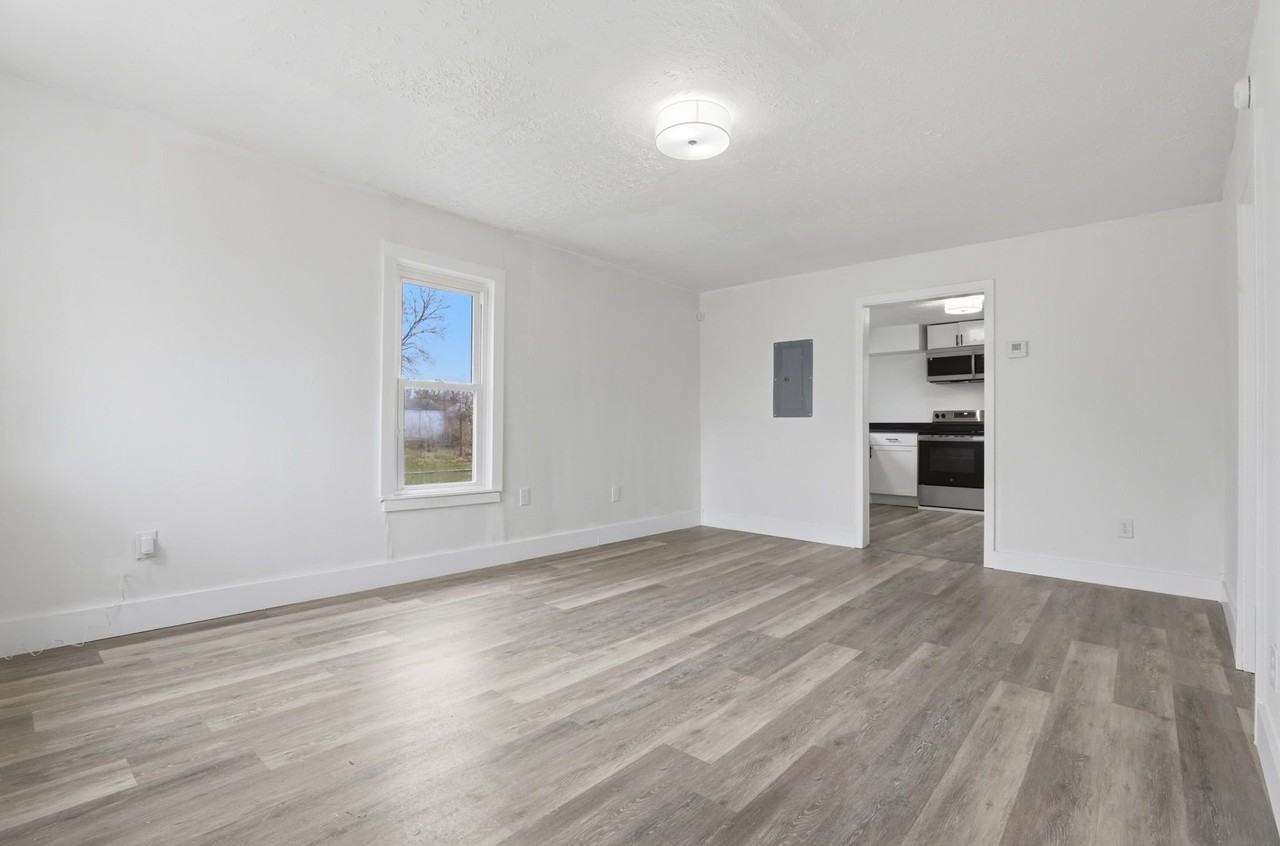 1127 Rumsey Rd - Photo 4 of 16