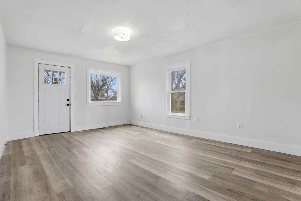 1127 Rumsey Rd - Photo 5 of 16