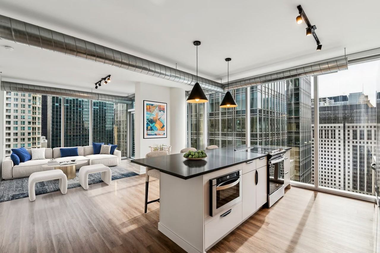 349 N Wells St - Photo 2 of 17