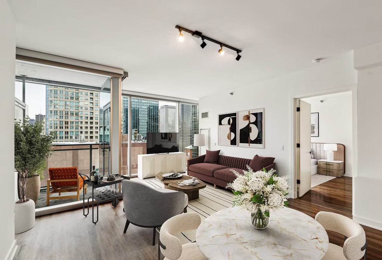 349 N Wells St - Photo 4 of 17