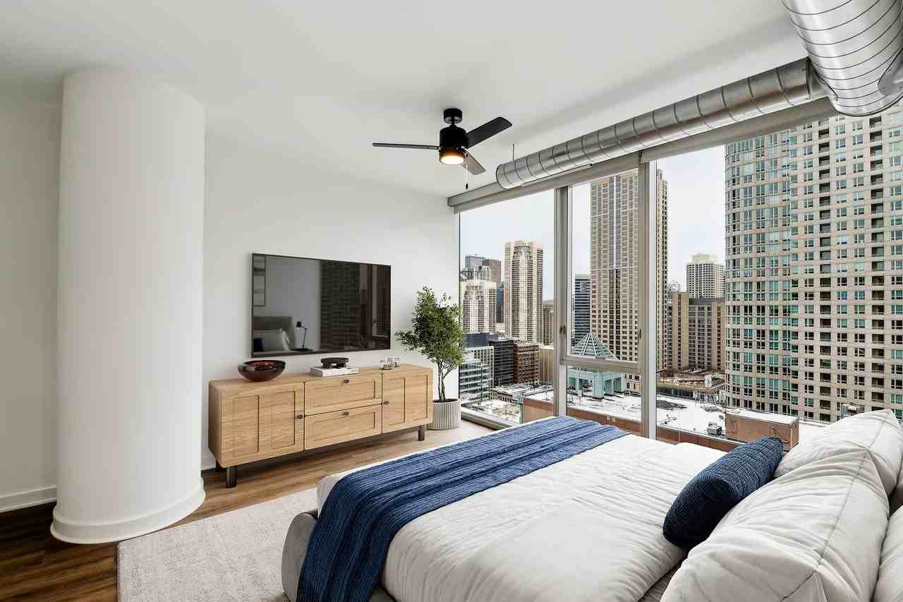 349 N Wells St - Photo 5 of 17