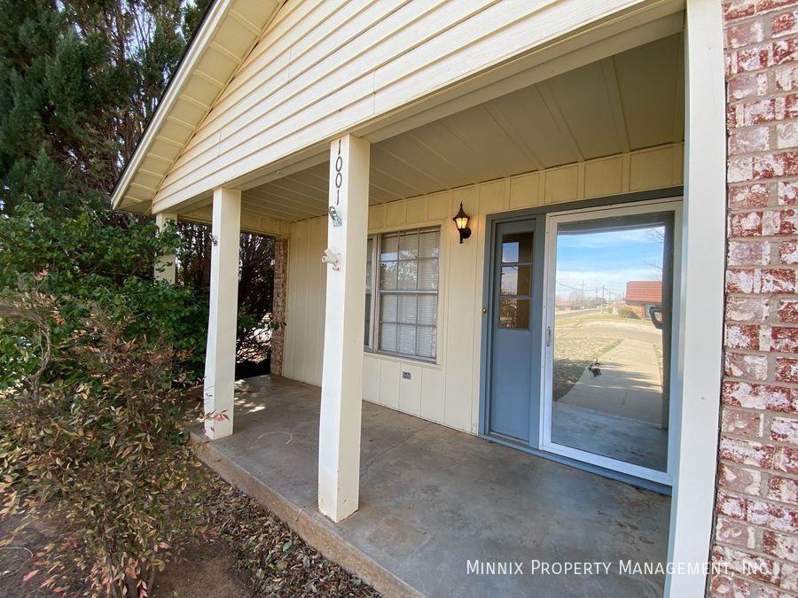 1001 Itasca St - Photo 6 of 47