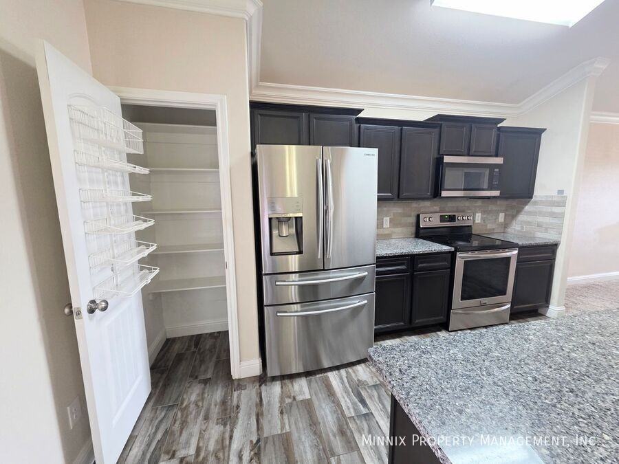 9411 Sagebrush Ave - Photo 4 of 21