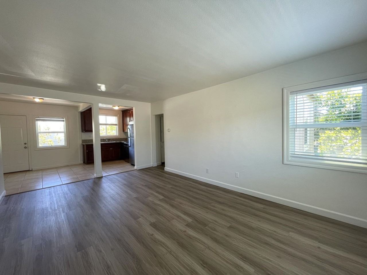4327 Mcclintock St - Photo 2 of 8