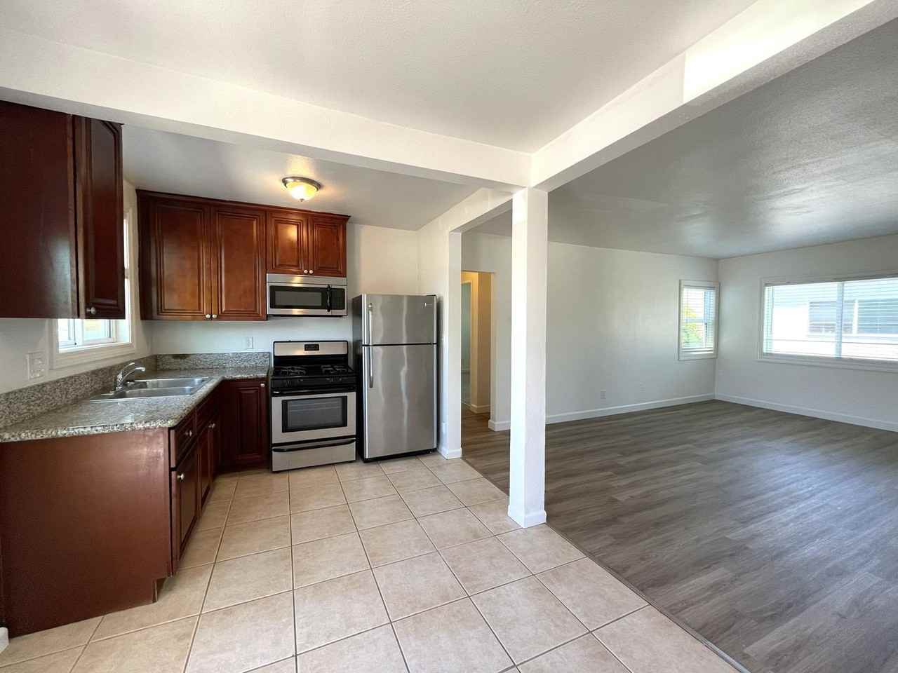 4327 Mcclintock St - Photo 3 of 8