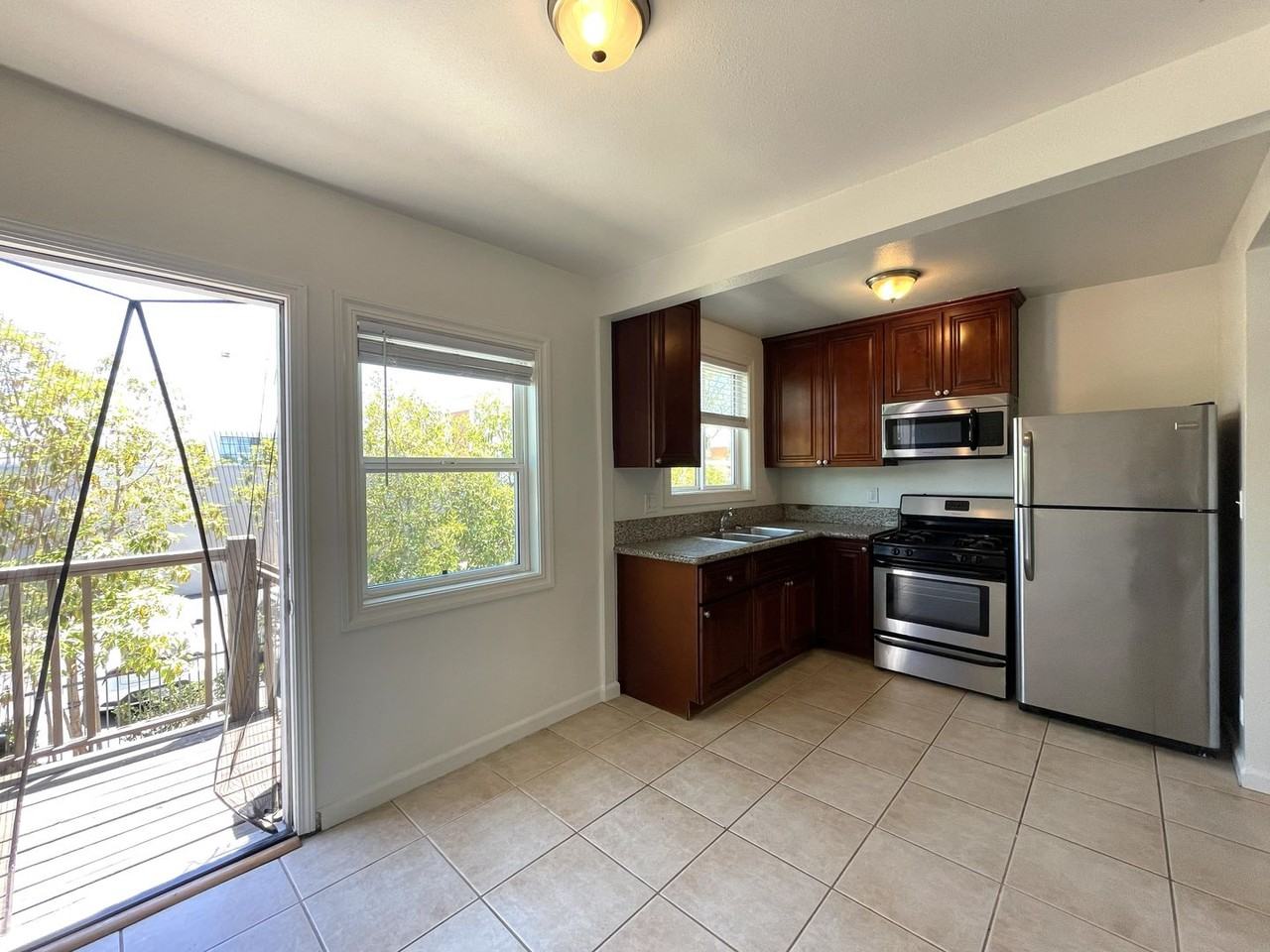 4327 Mcclintock St - Photo 4 of 8